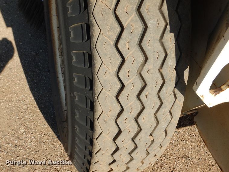 image for item KV9220 1992 Elgin Pelican Series P  sweeper