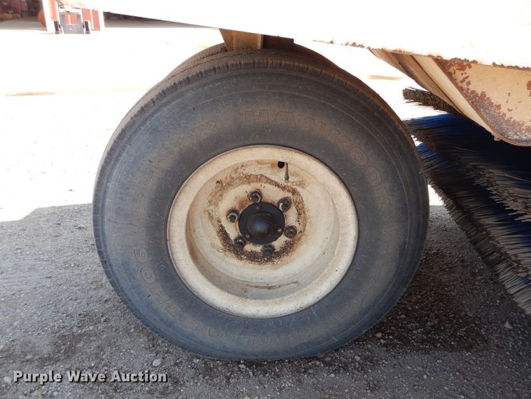 image for item KV9220 1992 Elgin Pelican Series P  sweeper