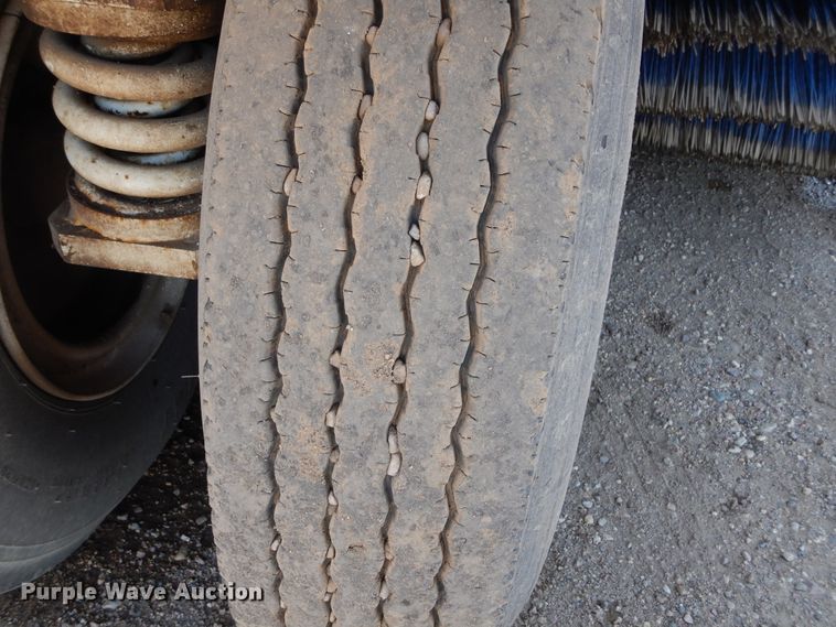 image for item KV9220 1992 Elgin Pelican Series P  sweeper