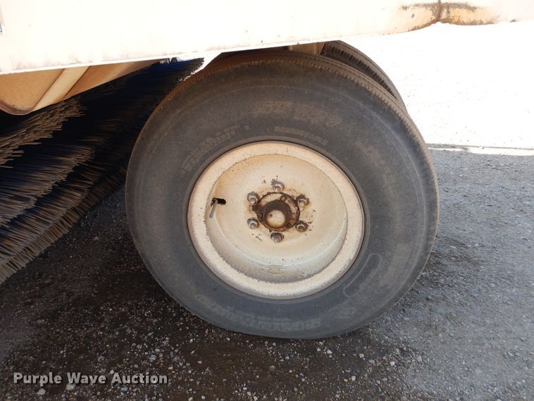 image for item KV9220 1992 Elgin Pelican Series P  sweeper