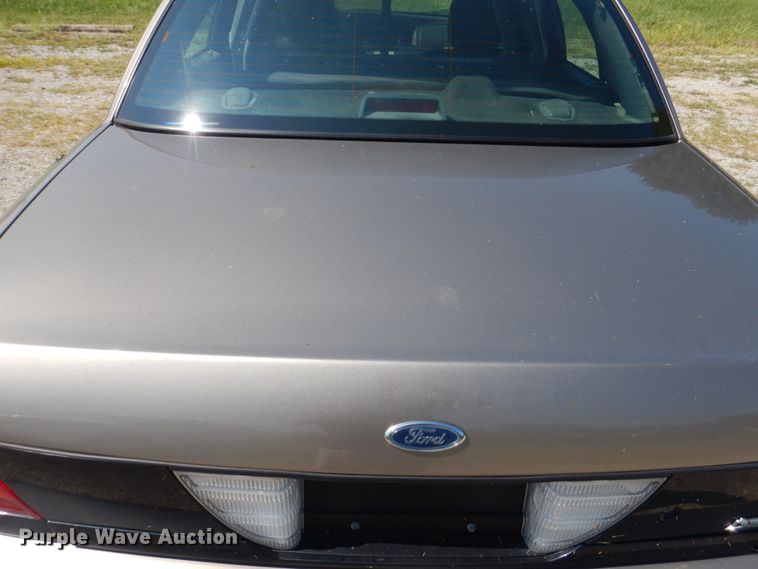 image for item KW9784 2010 Ford Crown Victoria Police Interceptor