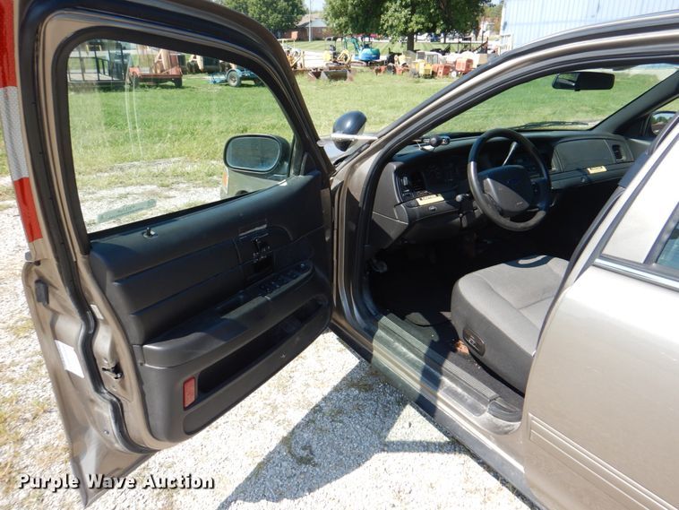 image for item KW9784 2010 Ford Crown Victoria Police Interceptor