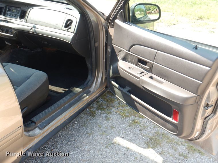 image for item KW9784 2010 Ford Crown Victoria Police Interceptor