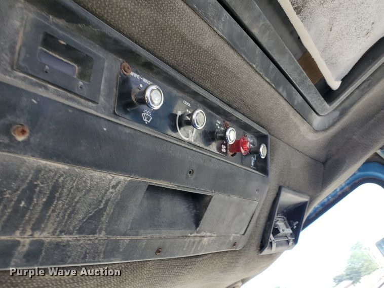 image for item KY9152 1987 Ford 6610  tractor