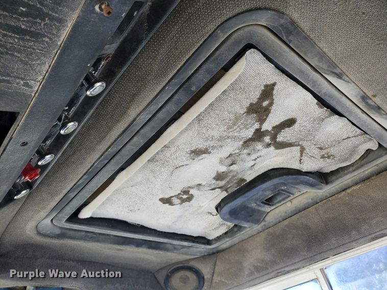 image for item KY9152 1987 Ford 6610  tractor