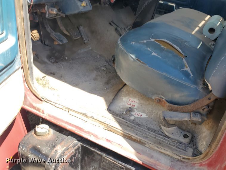 image for item KY9153 1983 Ford F600  flatbed truck