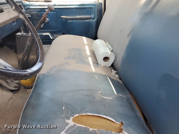 image for item KY9153 1983 Ford F600  flatbed truck