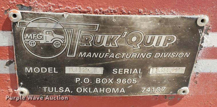 image for item KY9153 1983 Ford F600  flatbed truck