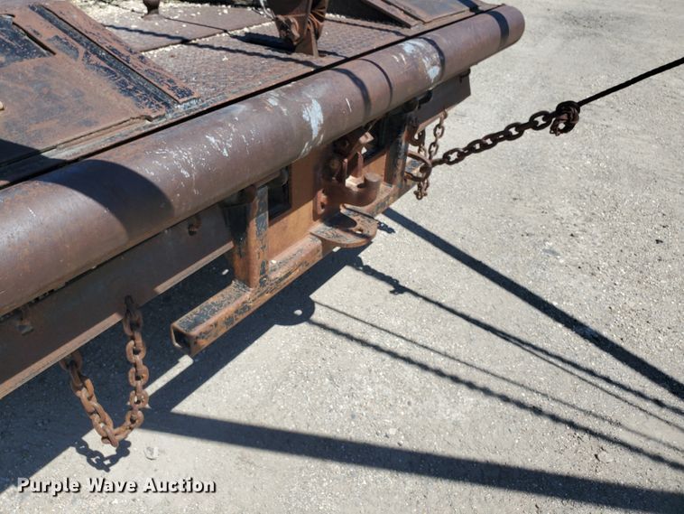 image for item KY9153 1983 Ford F600  flatbed truck