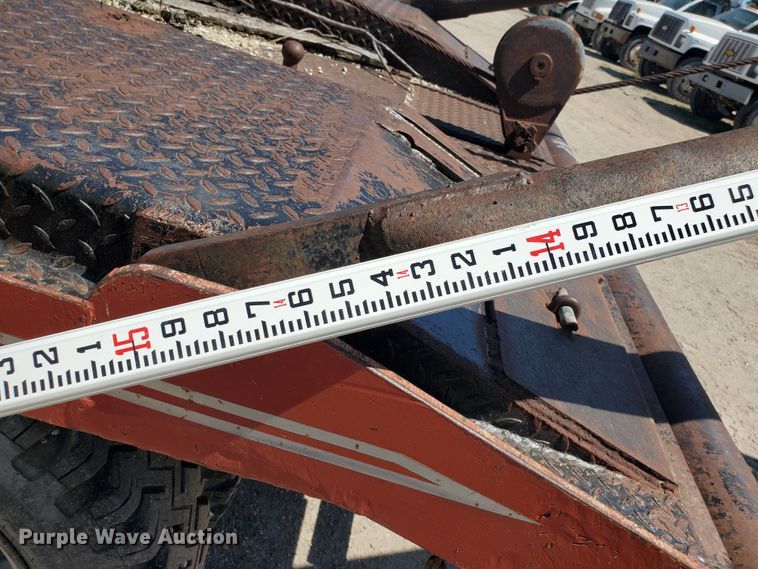 image for item KY9153 1983 Ford F600  flatbed truck