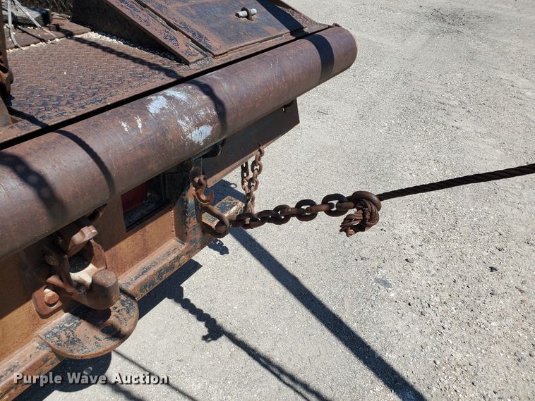 image for item KY9153 1983 Ford F600  flatbed truck