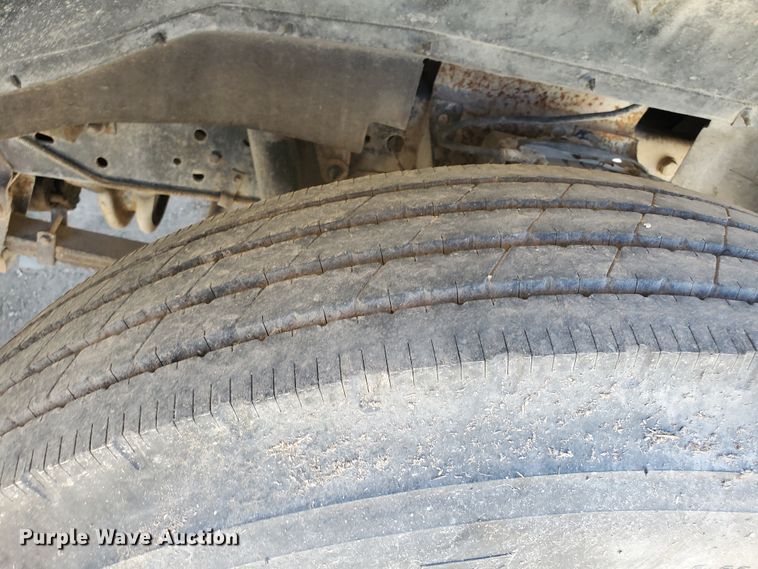 image for item KY9153 1983 Ford F600  flatbed truck