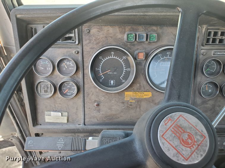 image for item KY9154 1996 Kenworth T800  semi truck