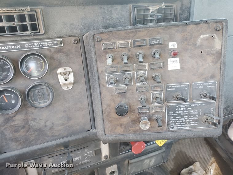 image for item KY9154 1996 Kenworth T800  semi truck