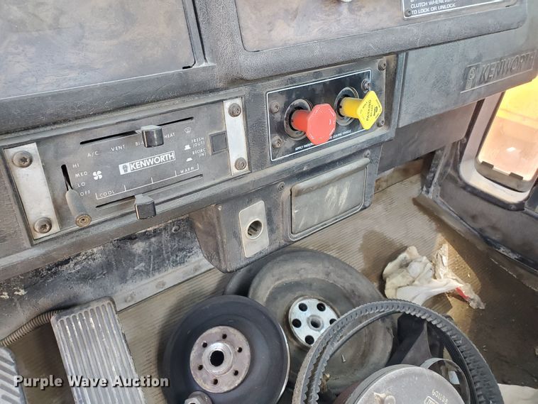 image for item KY9154 1996 Kenworth T800  semi truck