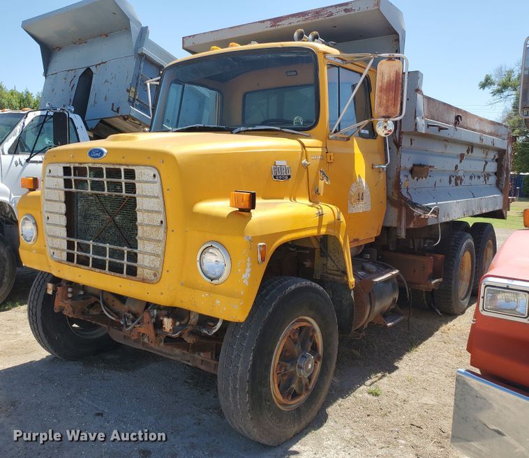 image for item KY9155 1985 Ford LN8000  dump truck