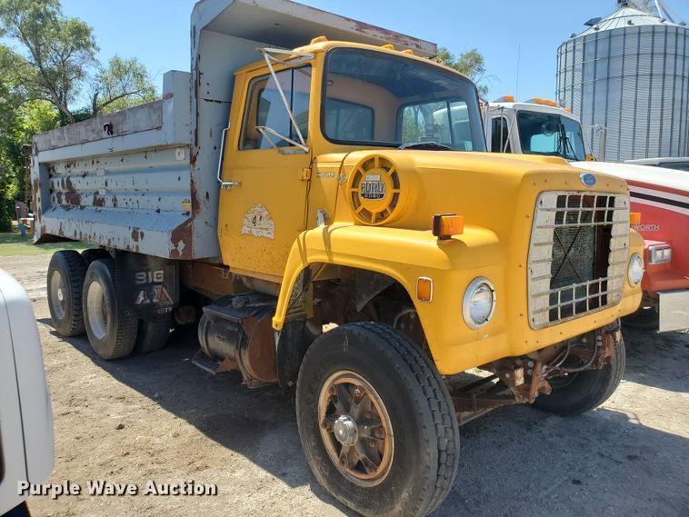 image for item KY9155 1985 Ford LN8000  dump truck