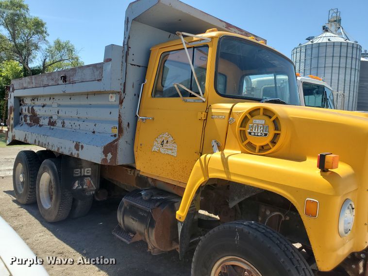 image for item KY9155 1985 Ford LN8000  dump truck