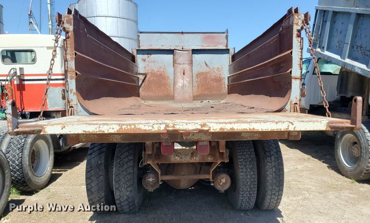 image for item KY9155 1985 Ford LN8000  dump truck