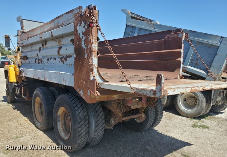 image for item KY9155 1985 Ford LN8000  dump truck