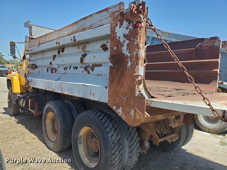 image for item KY9155 1985 Ford LN8000  dump truck