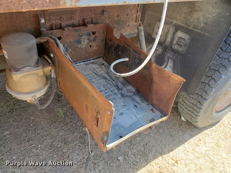 image for item KY9155 1985 Ford LN8000  dump truck