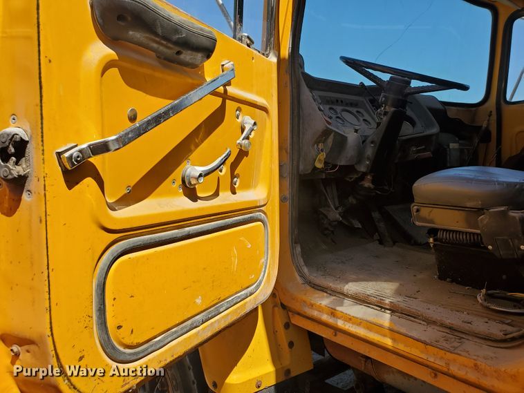image for item KY9155 1985 Ford LN8000  dump truck