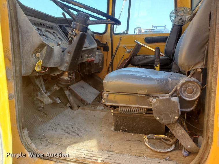 image for item KY9155 1985 Ford LN8000  dump truck