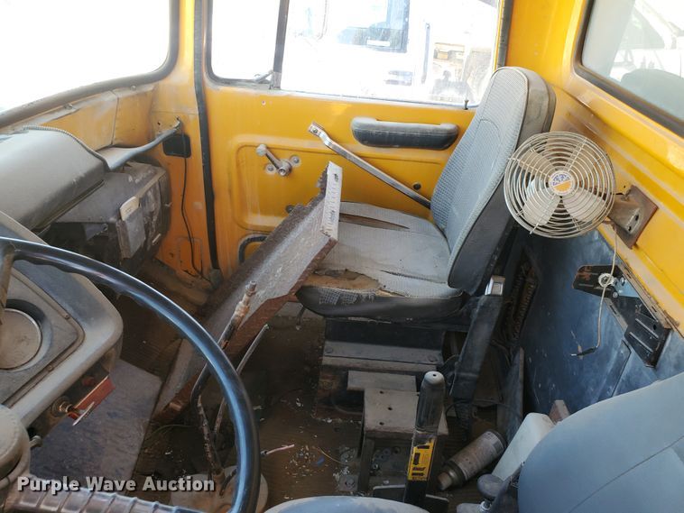 image for item KY9155 1985 Ford LN8000  dump truck