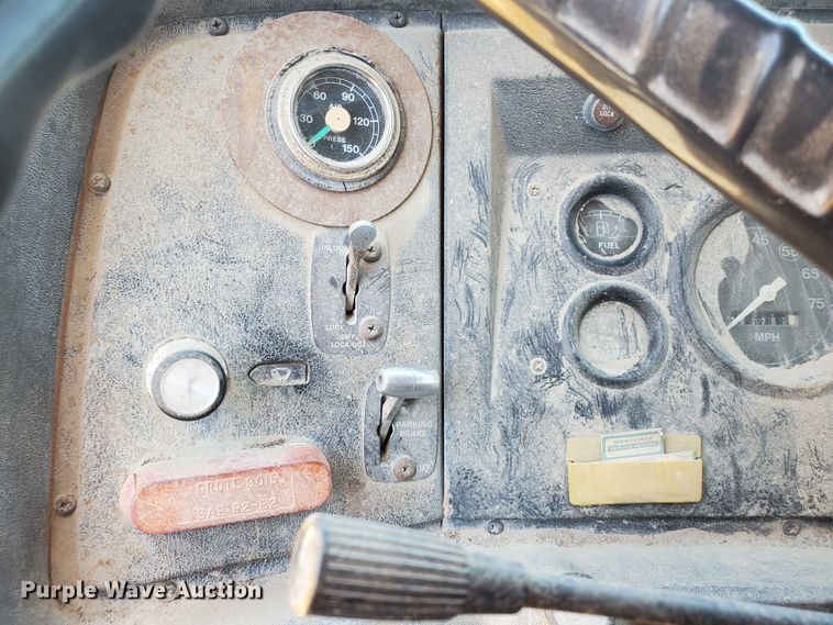 image for item KY9155 1985 Ford LN8000  dump truck