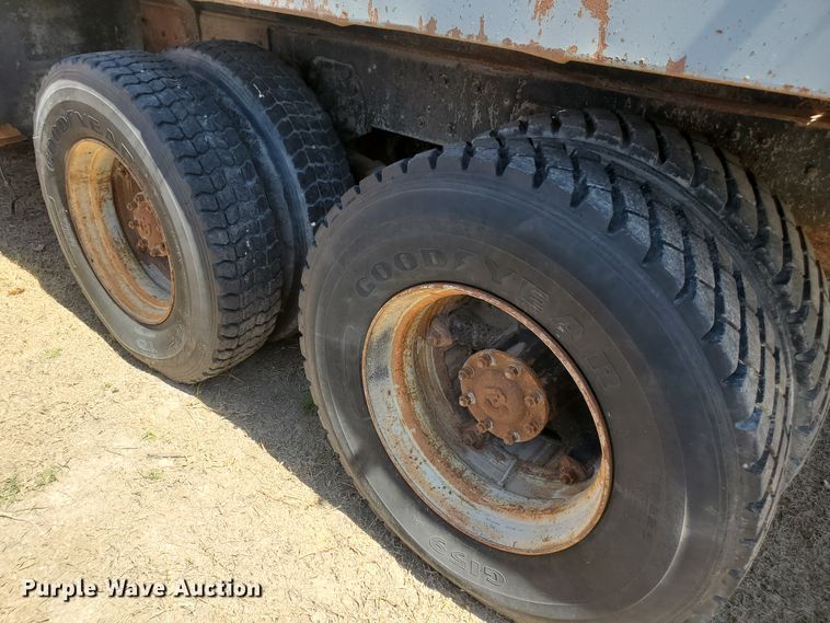 image for item KY9155 1985 Ford LN8000  dump truck