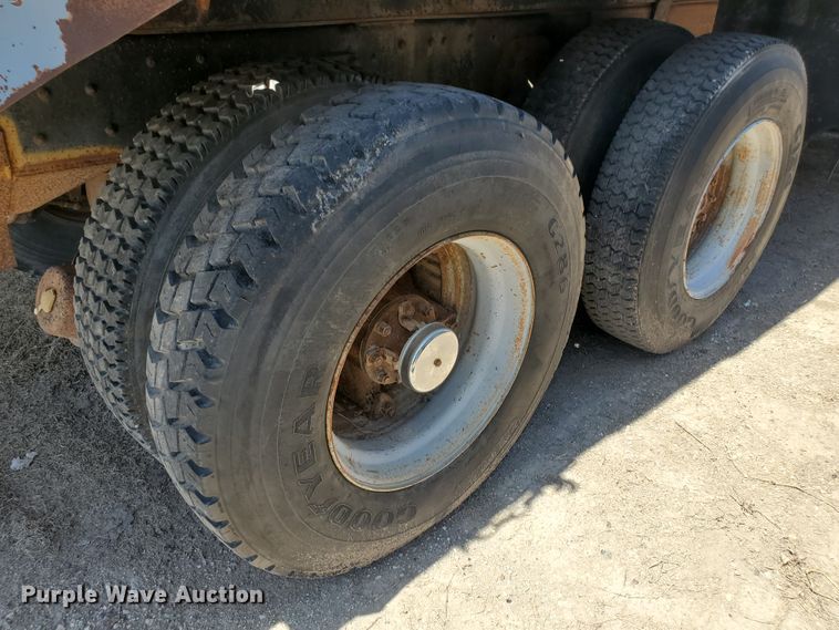 image for item KY9155 1985 Ford LN8000  dump truck