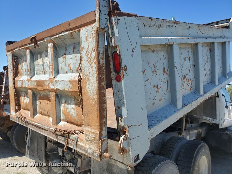 image for item KY9156 1993 Chevrolet Kodiak C6500  dump truck