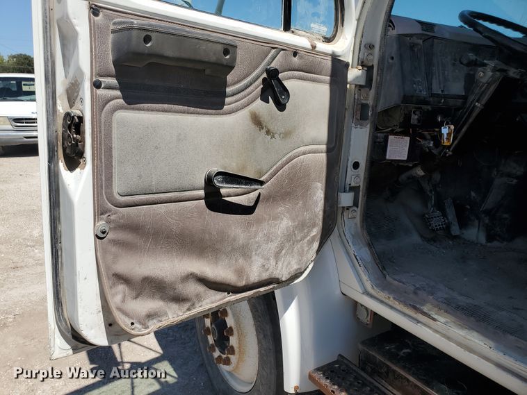 image for item KY9159 1997 International 4900  dump truck