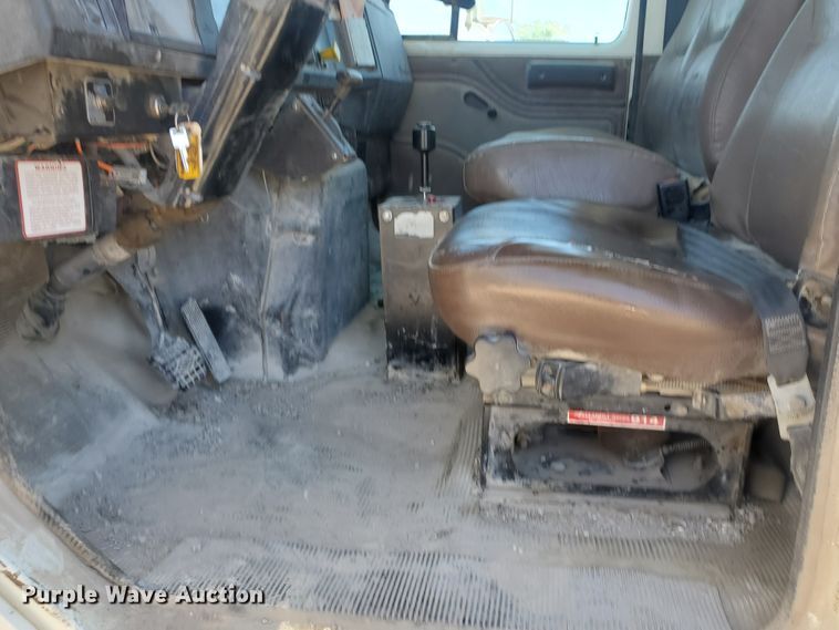 image for item KY9159 1997 International 4900  dump truck