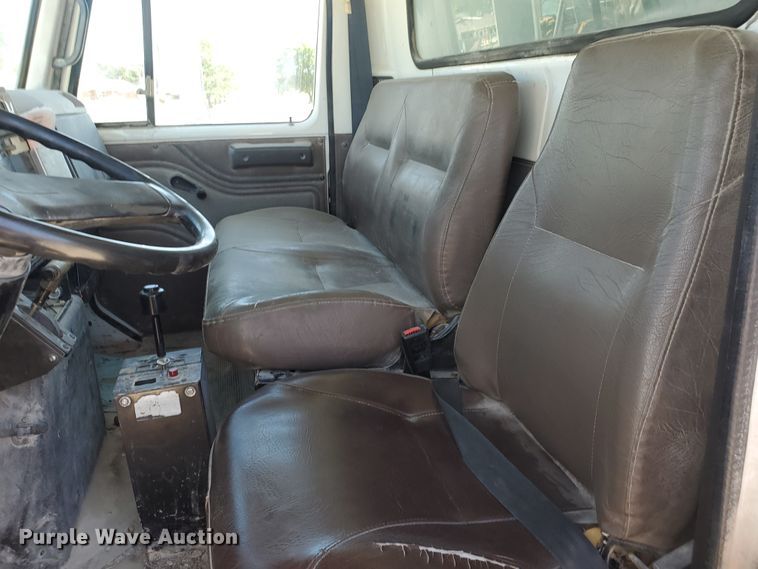 image for item KY9159 1997 International 4900  dump truck