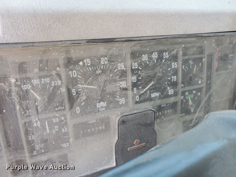 image for item KY9159 1997 International 4900  dump truck