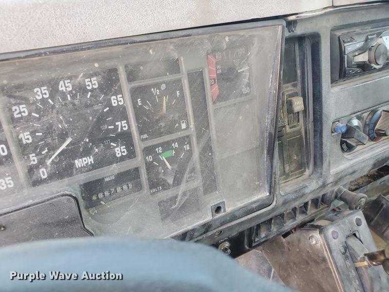 image for item KY9159 1997 International 4900  dump truck