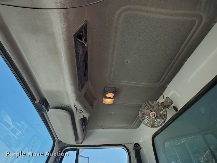 image for item KY9159 1997 International 4900  dump truck