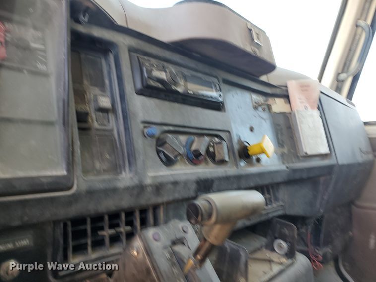 image for item KY9159 1997 International 4900  dump truck