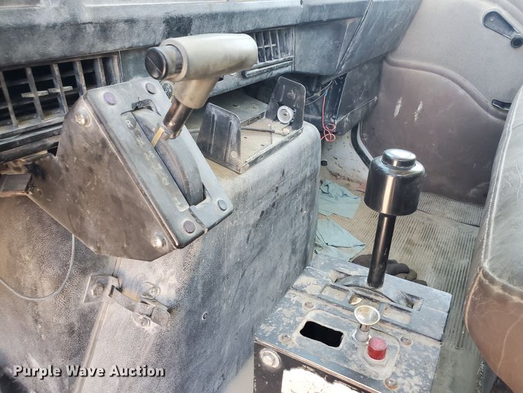 image for item KY9159 1997 International 4900  dump truck