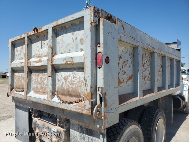 image for item KY9159 1997 International 4900  dump truck