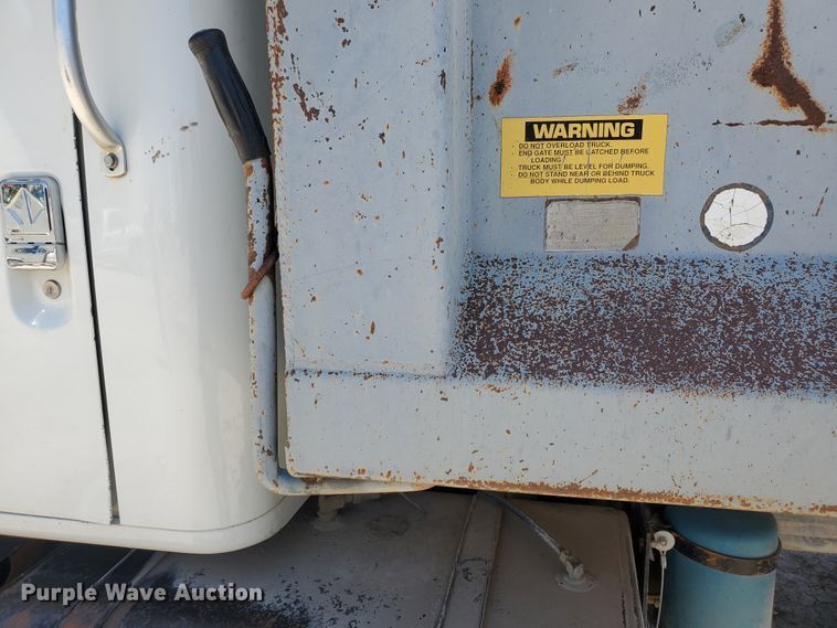 image for item KY9159 1997 International 4900  dump truck