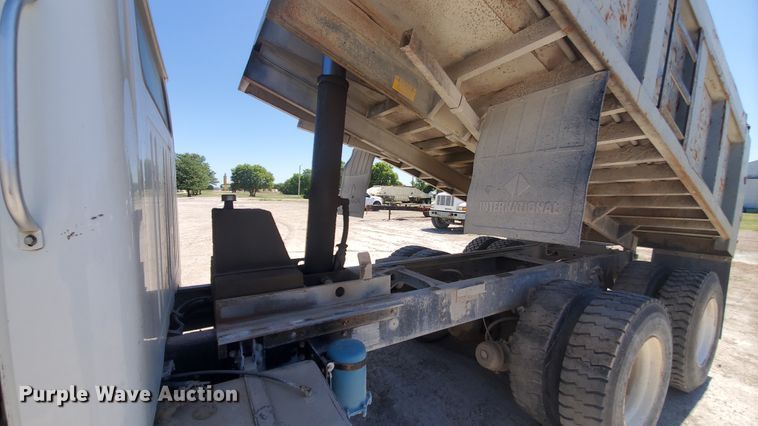 image for item KY9159 1997 International 4900  dump truck