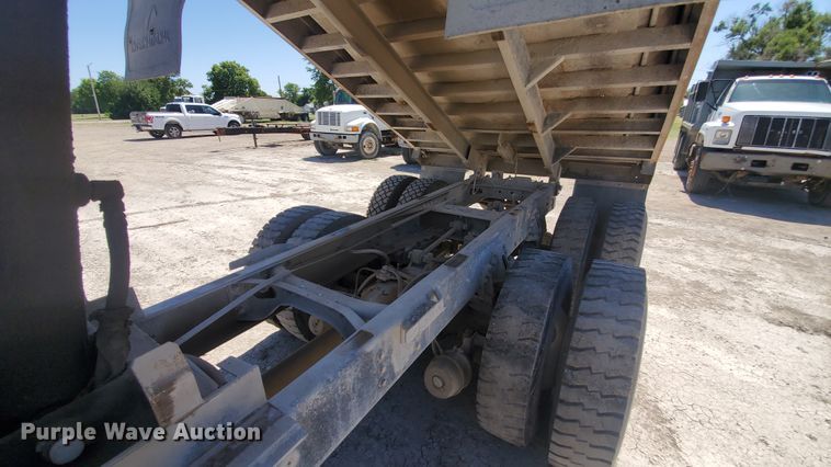 image for item KY9159 1997 International 4900  dump truck