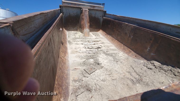 image for item KY9159 1997 International 4900  dump truck