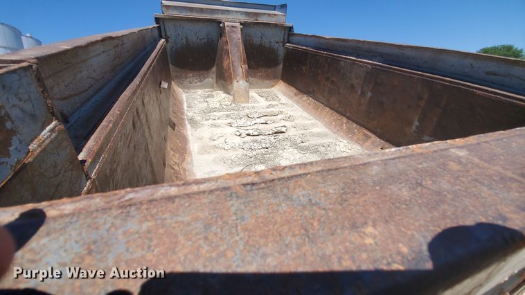 image for item KY9159 1997 International 4900  dump truck