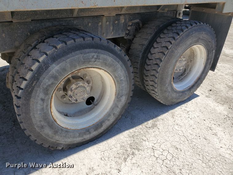 image for item KY9159 1997 International 4900  dump truck