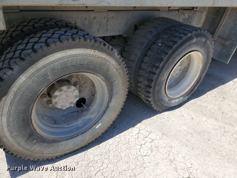 image for item KY9159 1997 International 4900  dump truck