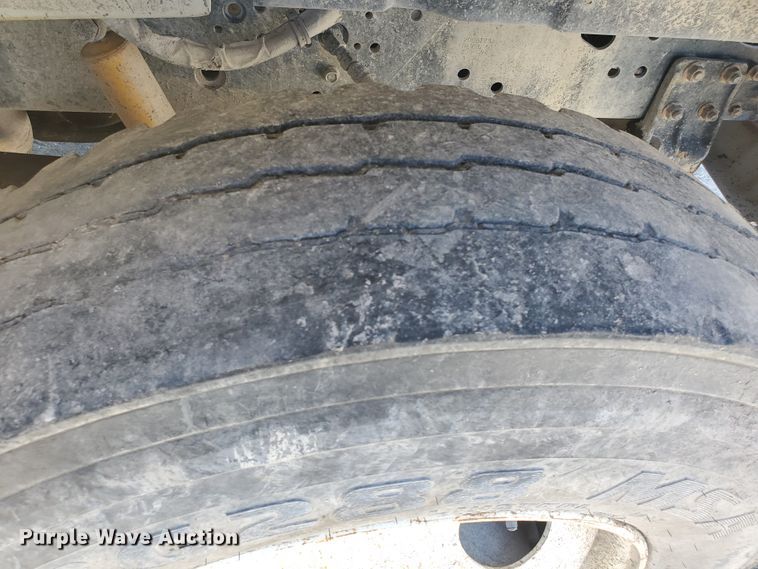 image for item KY9159 1997 International 4900  dump truck